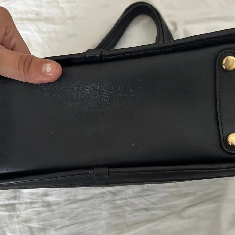 Coach Elegant Black Leather Handbag